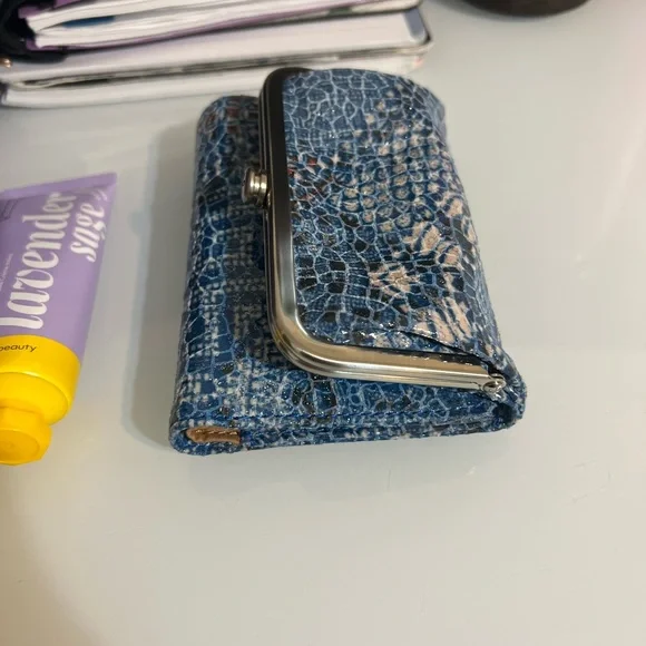 Hobo Robin kisslock wallet trifold - Picture 5 of 5